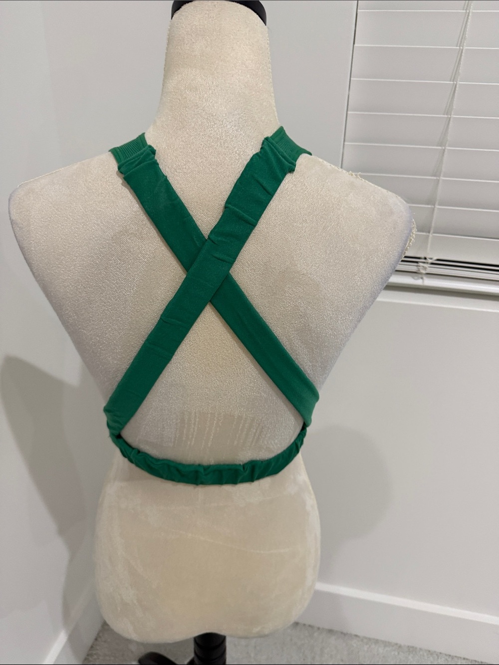 Green Ribbed High-Neck Cropped Tank Top - Picture 2 of 2